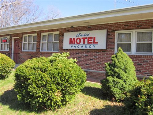 Cornwall-on-Hudson Cadet Motel מראה חיצוני תמונה